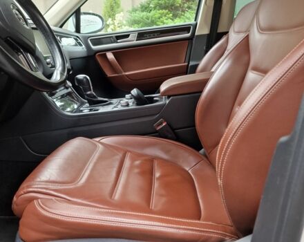 Белый Фольксваген Туарег, объемом двигателя 3 л и пробегом 105 тыс. км за 31288 $, фото 7 на Automoto.ua