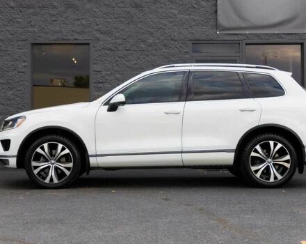 Білий Фольксваген Туарег, об'ємом двигуна 3 л та пробігом 76 тис. км за 12300 $, фото 2 на Automoto.ua
