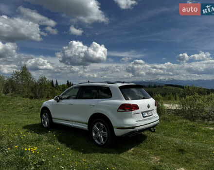 Белый Фольксваген Туарег, объемом двигателя 3 л и пробегом 196 тыс. км за 35000 $, фото 2 на Automoto.ua