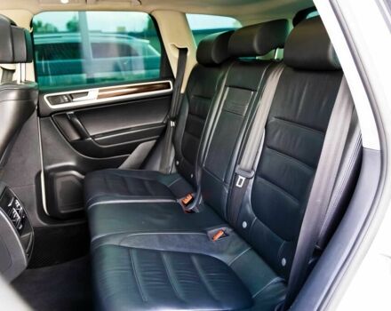 Білий Фольксваген Туарег, об'ємом двигуна 3 л та пробігом 76 тис. км за 12300 $, фото 9 на Automoto.ua