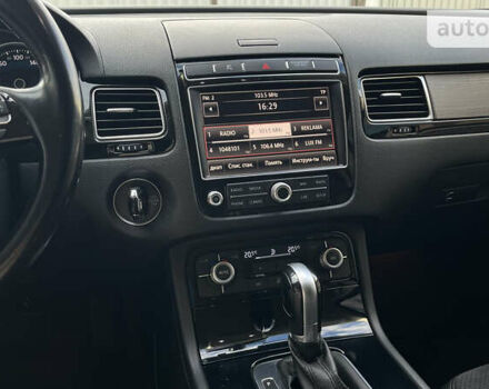 Білий Фольксваген Туарег, об'ємом двигуна 2.97 л та пробігом 300 тис. км за 21900 $, фото 29 на Automoto.ua