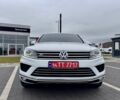 Белый Фольксваген Туарег, объемом двигателя 3 л и пробегом 238 тыс. км за 22500 $, фото 2 на Automoto.ua