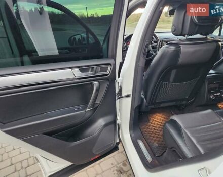 Белый Фольксваген Туарег, объемом двигателя 2.97 л и пробегом 269 тыс. км за 26900 $, фото 14 на Automoto.ua