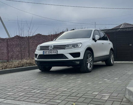 Белый Фольксваген Туарег, объемом двигателя 2.97 л и пробегом 185 тыс. км за 29500 $, фото 9 на Automoto.ua