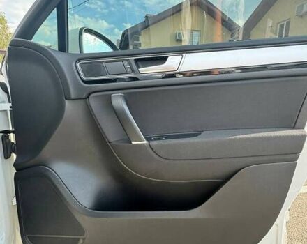 Фольксваген Туарег 2016 в Киеве на Automoto.ua Белый Фольксваген Туарег, объемом двигателя 3 л и пробегом 180 тыс. км за 22500 $, фото 27 на Automoto.ua