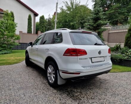 Белый Фольксваген Туарег, объемом двигателя 3 л и пробегом 105 тыс. км за 31288 $, фото 4 на Automoto.ua