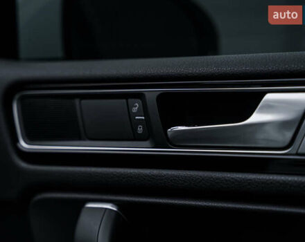 Белый Фольксваген Туарег, объемом двигателя 2.97 л и пробегом 120 тыс. км за 32000 $, фото 23 на Automoto.ua