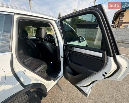 Фольксваген Туарег 2016 в Киеве на Automoto.ua Белый Фольксваген Туарег, объемом двигателя 3 л и пробегом 180 тыс. км за 22500 $, фото 25 на Automoto.ua