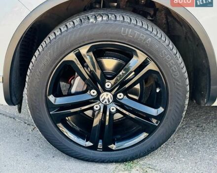 Белый Фольксваген Туарег, объемом двигателя 2.97 л и пробегом 172 тыс. км за 31500 $, фото 8 на Automoto.ua