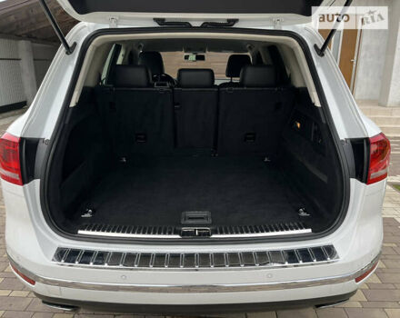 Білий Фольксваген Туарег, об'ємом двигуна 2.97 л та пробігом 300 тис. км за 21900 $, фото 45 на Automoto.ua