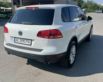 Белый Фольксваген Туарег, объемом двигателя 2.97 л и пробегом 185 тыс. км за 29500 $, фото 2 на Automoto.ua