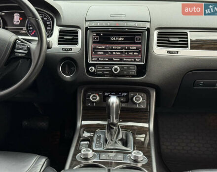 Білий Фольксваген Туарег, об'ємом двигуна 3 л та пробігом 135 тис. км за 32900 $, фото 43 на Automoto.ua