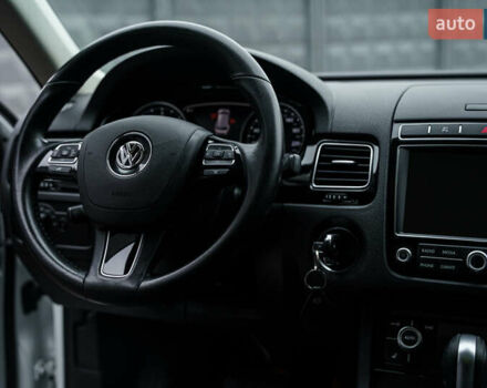 Белый Фольксваген Туарег, объемом двигателя 2.97 л и пробегом 120 тыс. км за 32000 $, фото 16 на Automoto.ua