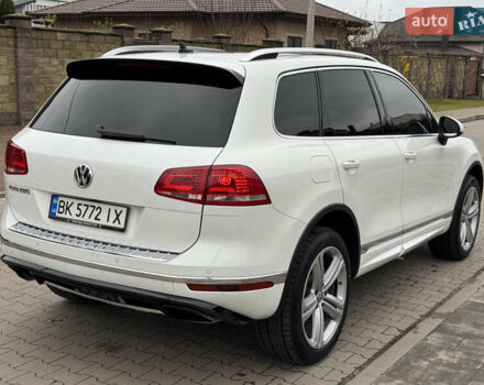 Белый Фольксваген Туарег, объемом двигателя 2.97 л и пробегом 418 тыс. км за 22900 $, фото 6 на Automoto.ua