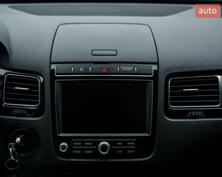 Белый Фольксваген Туарег, объемом двигателя 2.97 л и пробегом 120 тыс. км за 32000 $, фото 22 на Automoto.ua