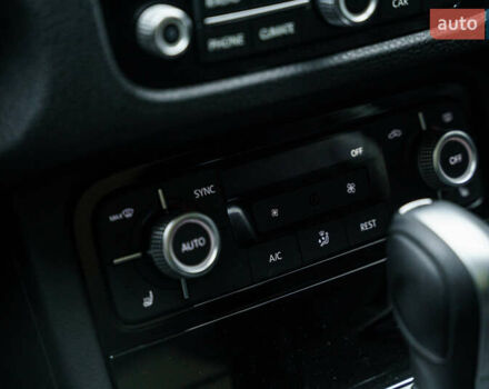 Белый Фольксваген Туарег, объемом двигателя 2.97 л и пробегом 120 тыс. км за 32000 $, фото 19 на Automoto.ua