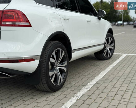 Білий Фольксваген Туарег, об'ємом двигуна 3 л та пробігом 135 тис. км за 32900 $, фото 18 на Automoto.ua