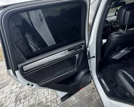 Білий Фольксваген Туарег, об'ємом двигуна 3 л та пробігом 131 тис. км за 34800 $, фото 22 на Automoto.ua