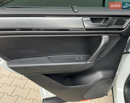 Белый Фольксваген Туарег, объемом двигателя 2.97 л и пробегом 418 тыс. км за 22900 $, фото 27 на Automoto.ua