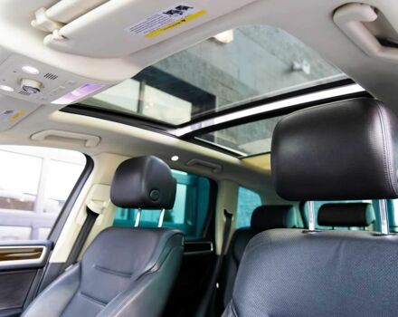 Білий Фольксваген Туарег, об'ємом двигуна 3 л та пробігом 76 тис. км за 12300 $, фото 8 на Automoto.ua