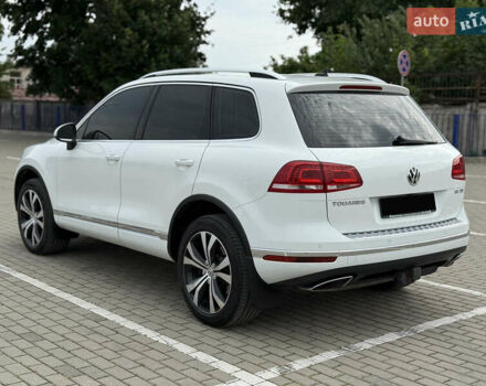 Білий Фольксваген Туарег, об'ємом двигуна 3 л та пробігом 135 тис. км за 32900 $, фото 6 на Automoto.ua