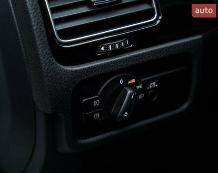 Белый Фольксваген Туарег, объемом двигателя 2.97 л и пробегом 120 тыс. км за 32000 $, фото 29 на Automoto.ua