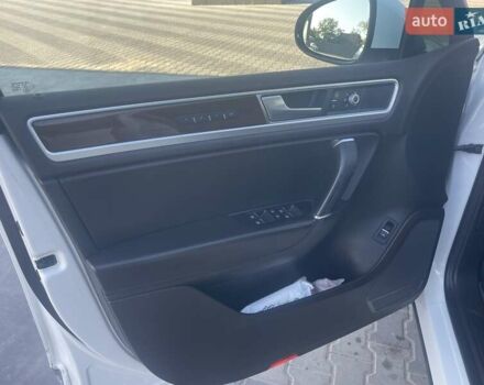 Фольксваген Туарег 2016 в Белой Церкве на Automoto.ua Белый Фольксваген Туарег, объемом двигателя 3 л и пробегом 264 тыс. км за 24500 $, фото 19 на Automoto.ua