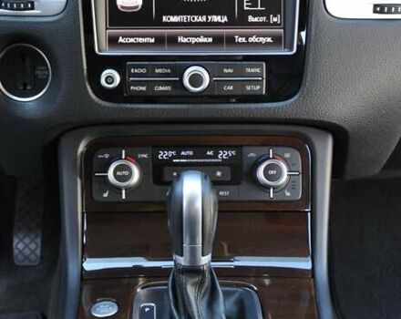 Белый Фольксваген Туарег, объемом двигателя 2.97 л и пробегом 263 тыс. км за 23000 $, фото 36 на Automoto.ua