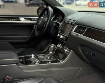 Білий Фольксваген Туарег, об'ємом двигуна 3 л та пробігом 135 тис. км за 32900 $, фото 46 на Automoto.ua