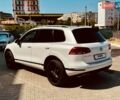 Белый Фольксваген Туарег, объемом двигателя 2.97 л и пробегом 172 тыс. км за 31500 $, фото 2 на Automoto.ua