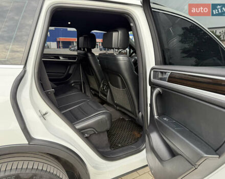 Білий Фольксваген Туарег, об'ємом двигуна 3 л та пробігом 135 тис. км за 32900 $, фото 38 на Automoto.ua