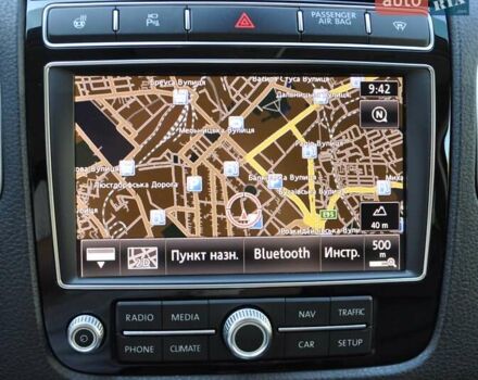 Белый Фольксваген Туарег, объемом двигателя 2.97 л и пробегом 263 тыс. км за 23000 $, фото 38 на Automoto.ua