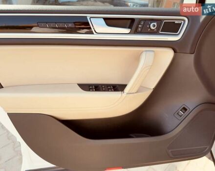 Белый Фольксваген Туарег, объемом двигателя 2.97 л и пробегом 172 тыс. км за 31500 $, фото 11 на Automoto.ua