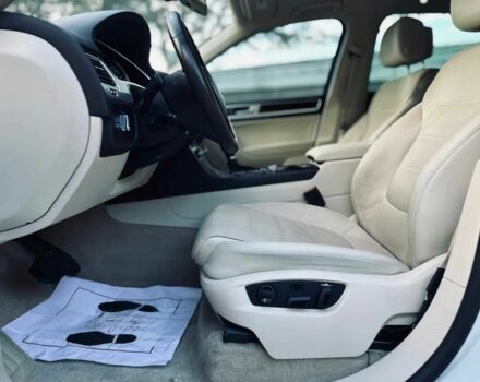 Белый Фольксваген Туарег, объемом двигателя 3.6 л и пробегом 79 тыс. км за 6100 $, фото 9 на Automoto.ua