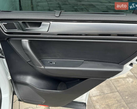 Белый Фольксваген Туарег, объемом двигателя 2.97 л и пробегом 418 тыс. км за 22900 $, фото 31 на Automoto.ua