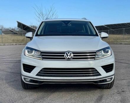 Белый Фольксваген Туарег, объемом двигателя 0 л и пробегом 31 тыс. км за 16000 $, фото 2 на Automoto.ua