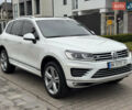 Белый Фольксваген Туарег, объемом двигателя 2.97 л и пробегом 418 тыс. км за 22900 $, фото 2 на Automoto.ua