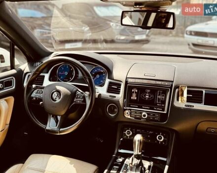 Белый Фольксваген Туарег, объемом двигателя 2.97 л и пробегом 172 тыс. км за 31500 $, фото 23 на Automoto.ua