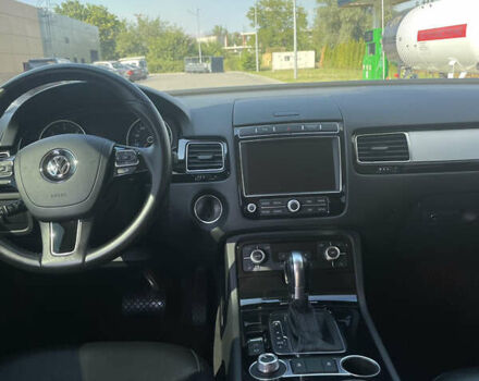 Белый Фольксваген Туарег, объемом двигателя 2.97 л и пробегом 185 тыс. км за 29500 $, фото 6 на Automoto.ua