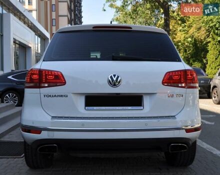 Белый Фольксваген Туарег, объемом двигателя 2.97 л и пробегом 263 тыс. км за 23000 $, фото 4 на Automoto.ua