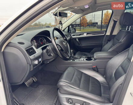 Фольксваген Туарег 2016 в Мукачеве на Automoto.ua Белый Фольксваген Туарег, объемом двигателя 3 л и пробегом 238 тыс. км за 22500 $, фото 17 на Automoto.ua