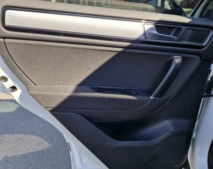 Фольксваген Туарег 2016 в Киеве на Automoto.ua Белый Фольксваген Туарег, объемом двигателя 3 л и пробегом 180 тыс. км за 22500 $, фото 3 на Automoto.ua