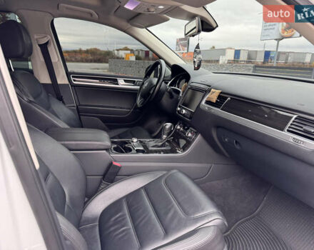 Фольксваген Туарег 2016 в Мукачеве на Automoto.ua Белый Фольксваген Туарег, объемом двигателя 3 л и пробегом 238 тыс. км за 22500 $, фото 28 на Automoto.ua