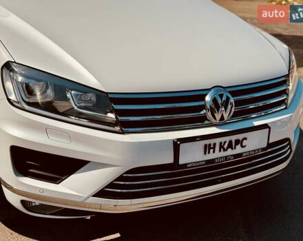 Белый Фольксваген Туарег, объемом двигателя 2.97 л и пробегом 172 тыс. км за 31500 $, фото 6 на Automoto.ua