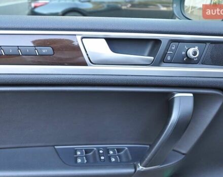 Белый Фольксваген Туарег, объемом двигателя 2.97 л и пробегом 263 тыс. км за 23000 $, фото 26 на Automoto.ua