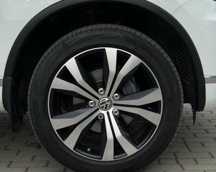 Білий Фольксваген Туарег, об'ємом двигуна 3 л та пробігом 135 тис. км за 32900 $, фото 19 на Automoto.ua