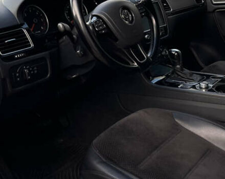 Білий Фольксваген Туарег, об'ємом двигуна 2.97 л та пробігом 300 тис. км за 21900 $, фото 27 на Automoto.ua