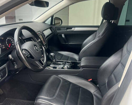 Белый Фольксваген Туарег, объемом двигателя 2.97 л и пробегом 188 тыс. км за 29200 $, фото 11 на Automoto.ua