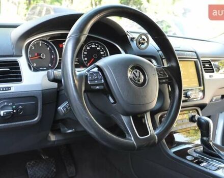 Белый Фольксваген Туарег, объемом двигателя 2.97 л и пробегом 263 тыс. км за 23000 $, фото 30 на Automoto.ua