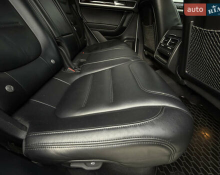 Білий Фольксваген Туарег, об'ємом двигуна 3 л та пробігом 135 тис. км за 32900 $, фото 41 на Automoto.ua